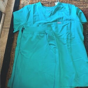 Figs Catarina One Pocket Scrub Top and Zamora Joggers Size Large Color Oasis NWT